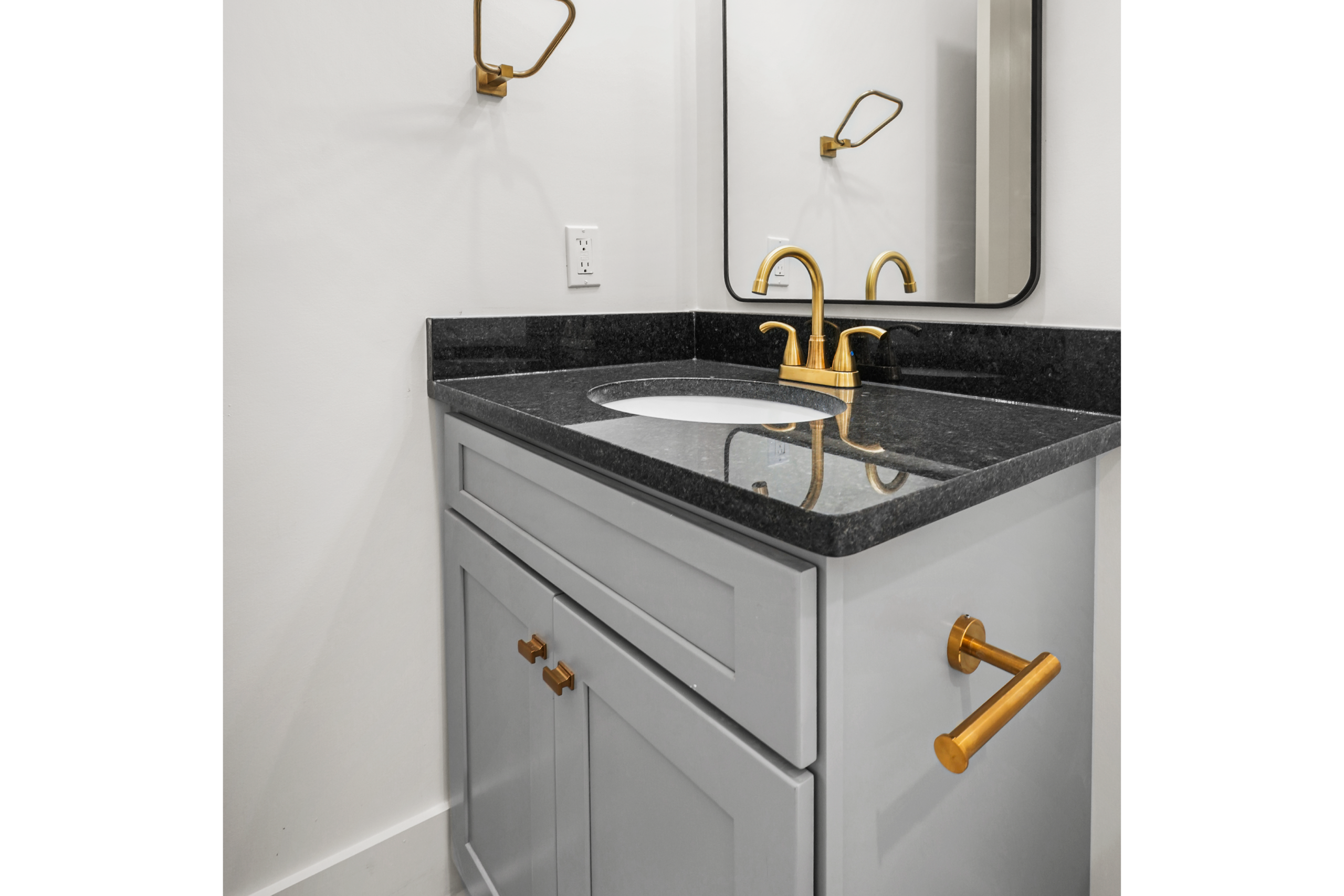 2 bedroom upstairs bath