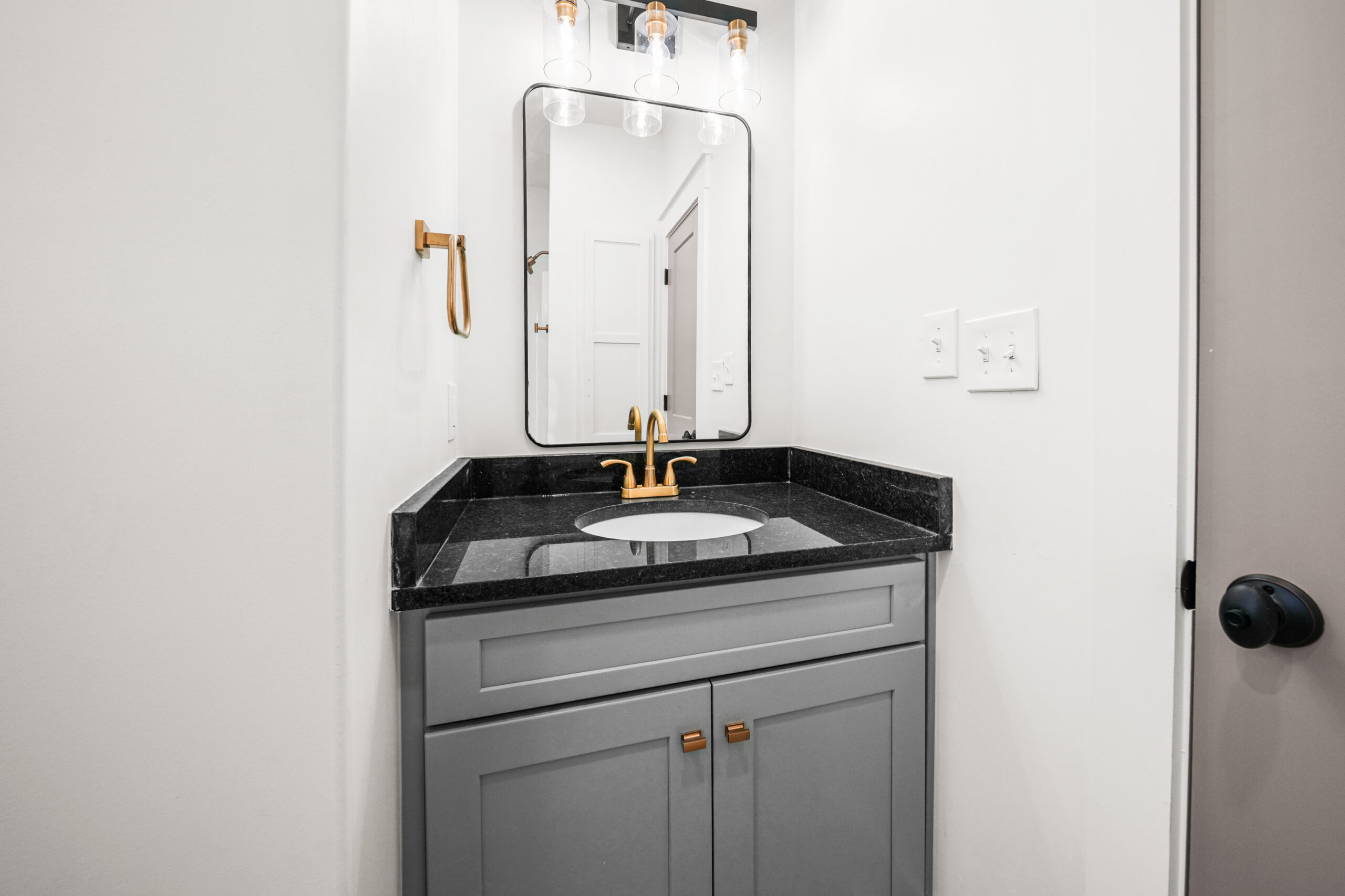 3 BR Upstairs Hall Bath